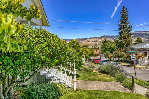 41 Gresham St, Ashland, OR 97520 photo 3