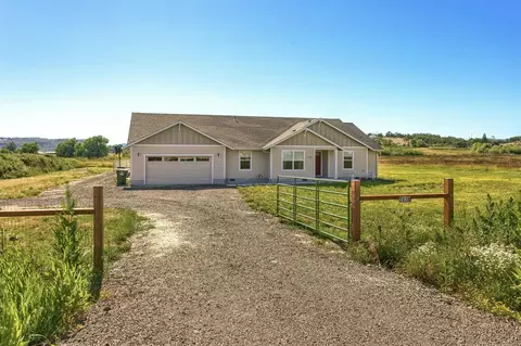 2428 Ball Rd, Eagle Point, OR 97524 photo 1