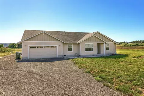 2428 Ball Rd, Eagle Point, OR 97524 photo 2