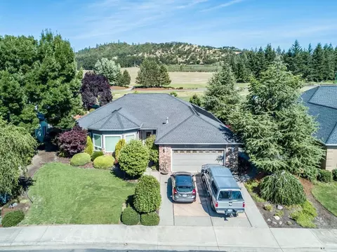 153 Keystone Way, Eagle Point, OR 97524 photo 1