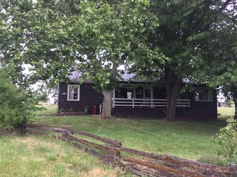 598 Barton Rd, Eagle Point, OR 97524 photo 3