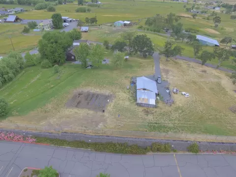 598 Barton Rd, Eagle Point, OR 97524 photo 1