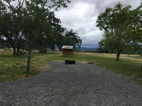 598 Barton Rd, Eagle Point, OR 97524 photo 6