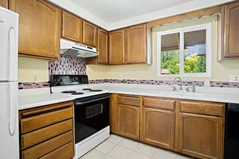 113 S Buchanan Ave, Eagle Point, OR 97524 photo 8
