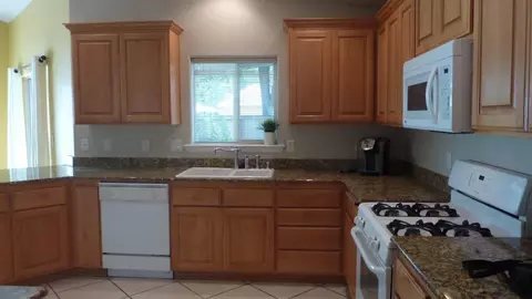 134 Aberdeen Ln, Eagle Point, OR 97524 photo 5