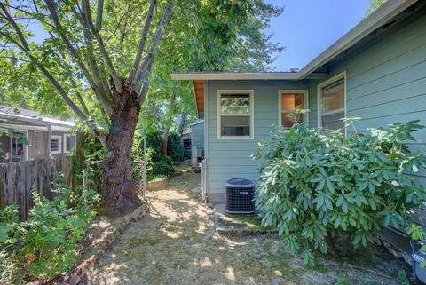 416 N Pine St, Phoenix, OR 97535 photo 8