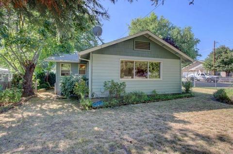 416 N Pine St, Phoenix, OR 97535 photo 2