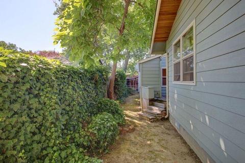 416 N Pine St, Phoenix, OR 97535 photo 7