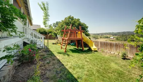 373 Deanjou Ave, Eagle Point, OR 97524 photo 3