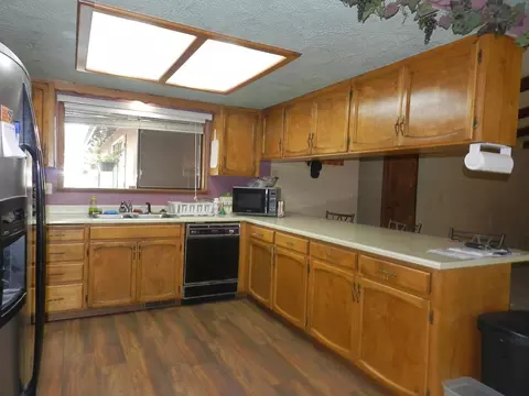 468 W Pine St, Central Point, OR 97502 photo 4