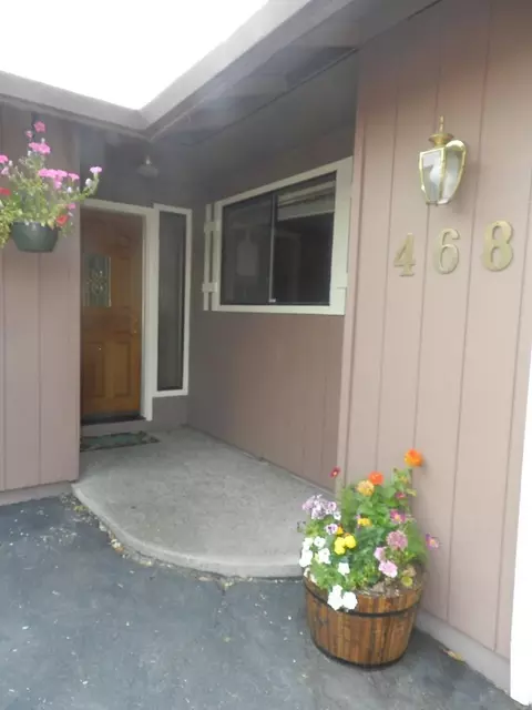 468 W Pine St, Central Point, OR 97502 photo 3