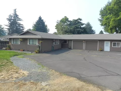 468 W Pine St, Central Point, OR 97502 photo 2