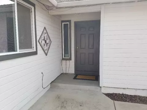 438 Crystal Dr, Eagle Point, OR 97524 photo 2