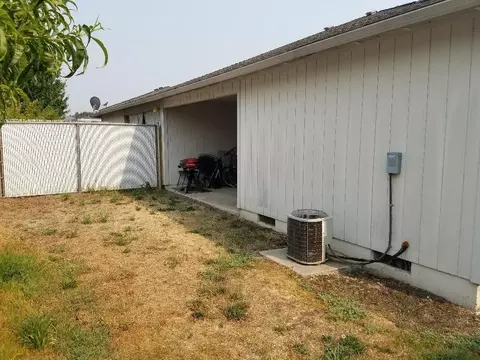 438 Crystal Dr, Eagle Point, OR 97524 photo 5