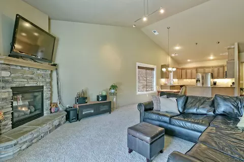 671 Nottingham Ter, Eagle Point, OR 97524 photo 6