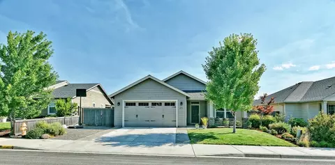 671 Nottingham Ter, Eagle Point, OR 97524 photo 1