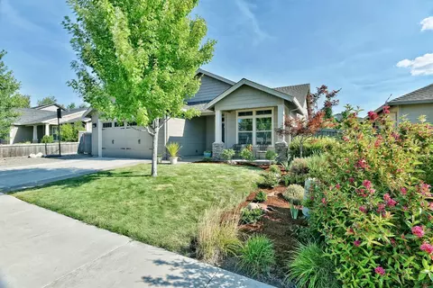 671 Nottingham Ter, Eagle Point, OR 97524 photo 2