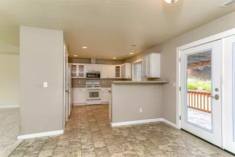 939 Ridgeview Dr, Eagle Point, OR 97524 photo 7