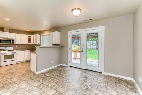 939 Ridgeview Dr, Eagle Point, OR 97524 photo 6