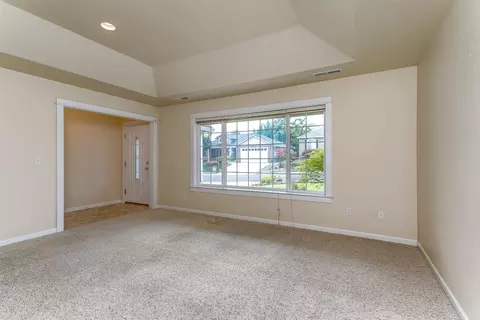 939 Ridgeview Dr, Eagle Point, OR 97524 photo 3