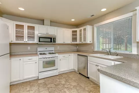 939 Ridgeview Dr, Eagle Point, OR 97524 photo 8