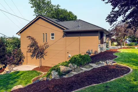 1916 N Eldorado Blvd, Klamath Falls, OR 97601 photo 5