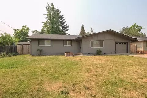 310 S Rose St, Phoenix, OR 97535 photo 1