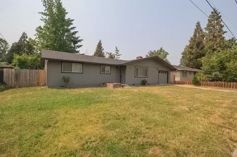 310 S Rose St, Phoenix, OR 97535 photo 3