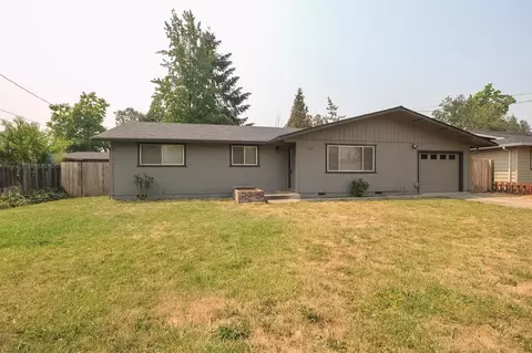 310 S Rose St, Phoenix, OR 97535 photo 2