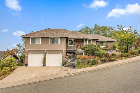 1520 Panoramic Loop, Grants Pass, OR 97527 photo 1