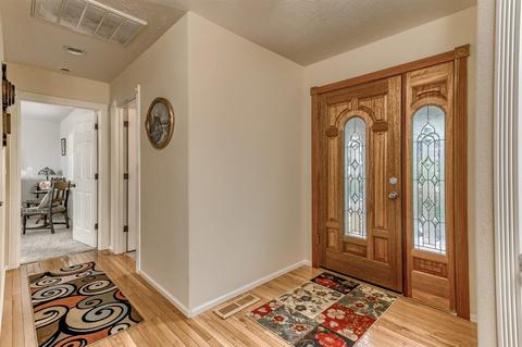 1520 Panoramic Loop, Grants Pass, OR 97527 photo 3