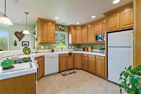 1520 Panoramic Loop, Grants Pass, OR 97527 photo 5