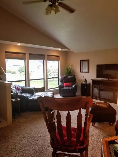 229 Candis Dr, Eagle Point, OR 97524 photo 11