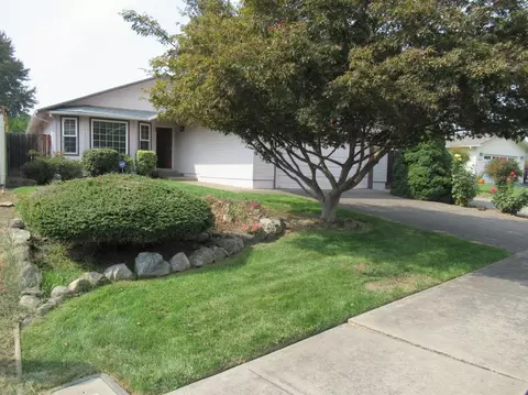 560 Daniel St, Central Point, OR 97502 photo 1