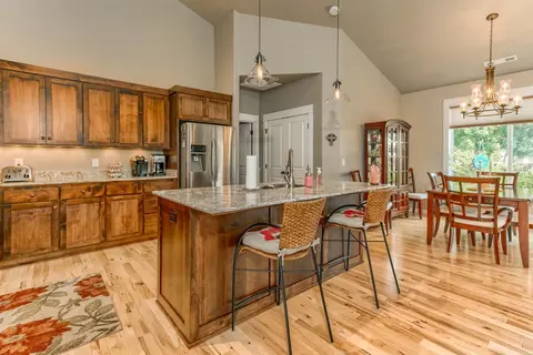 674 Sheffield Dr, Eagle Point, OR 97524 photo 9