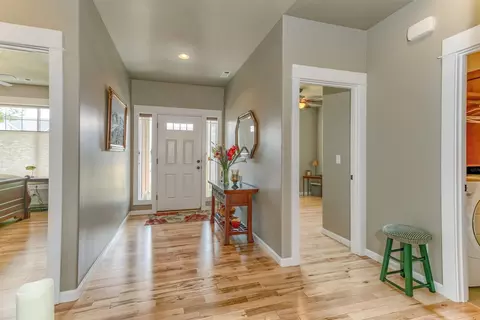 674 Sheffield Dr, Eagle Point, OR 97524 photo 3