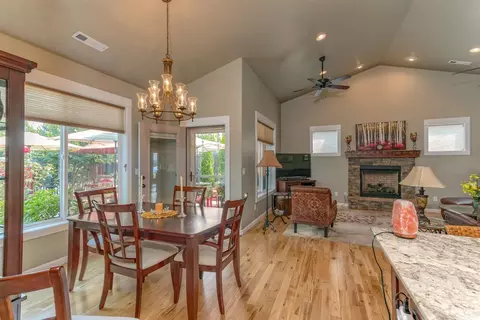 674 Sheffield Dr, Eagle Point, OR 97524 photo 10