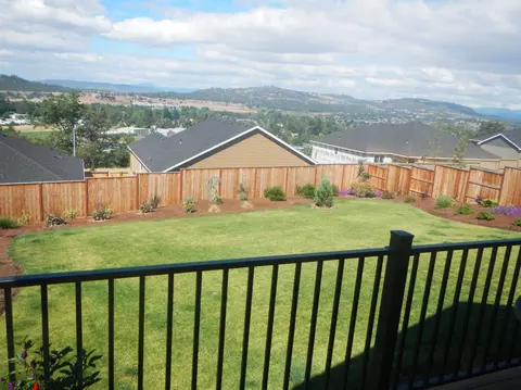 307 Avalon Ter, Eagle Point, OR 97524 photo 3