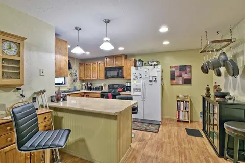 701 Malabar Dr, Central Point, OR 97502 photo 5