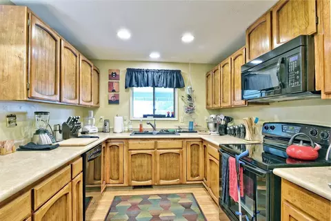 701 Malabar Dr, Central Point, OR 97502 photo 8