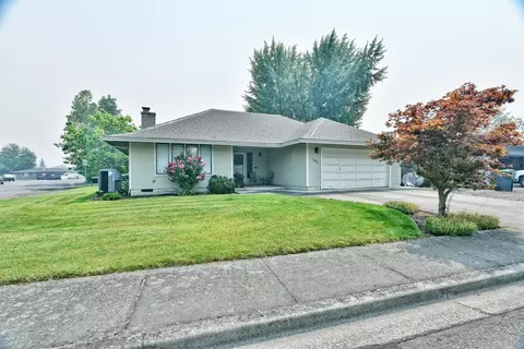 701 Malabar Dr, Central Point, OR 97502 photo 1