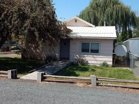 220 N Elm St, Merrill, OR 97633 photo 1