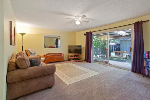 110 Edith Cir, Eagle Point, OR 97524 photo 3