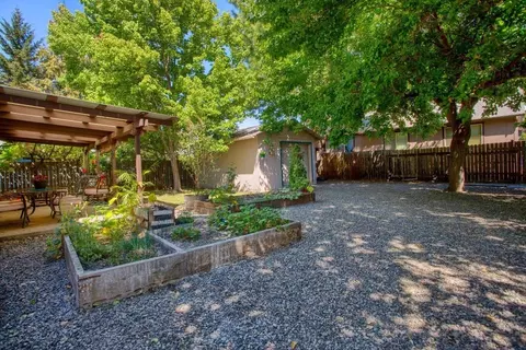 110 Edith Cir, Eagle Point, OR 97524 photo 25