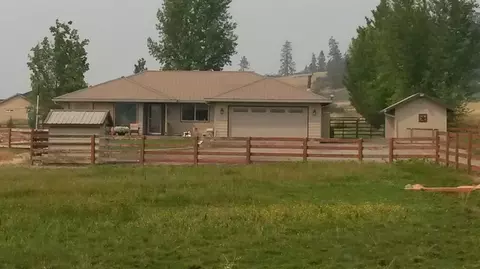 1262 Hammel Rd, Eagle Point, OR 97524 photo 3