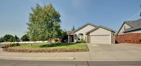 1103 Arrowhead Trl, Eagle Point, OR 97524 photo 1