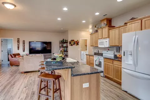 105 Bailee Way, Eagle Point, OR 97524 photo 3