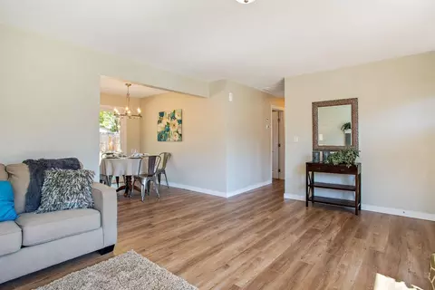 726 Royal Ave, Eagle Point, OR 97524 photo 9