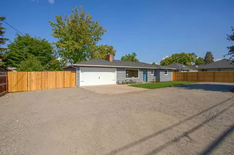 726 Royal Ave, Eagle Point, OR 97524 photo 5