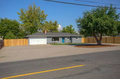726 Royal Ave, Eagle Point, OR 97524 photo 4